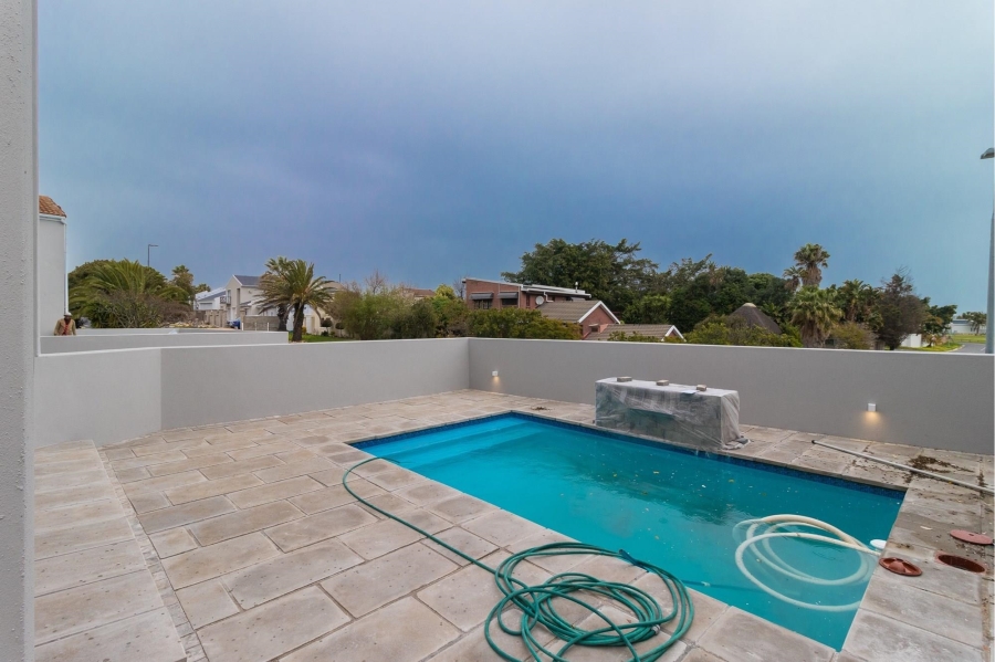 4 Bedroom Property for Sale in Flamingo Vlei Western Cape